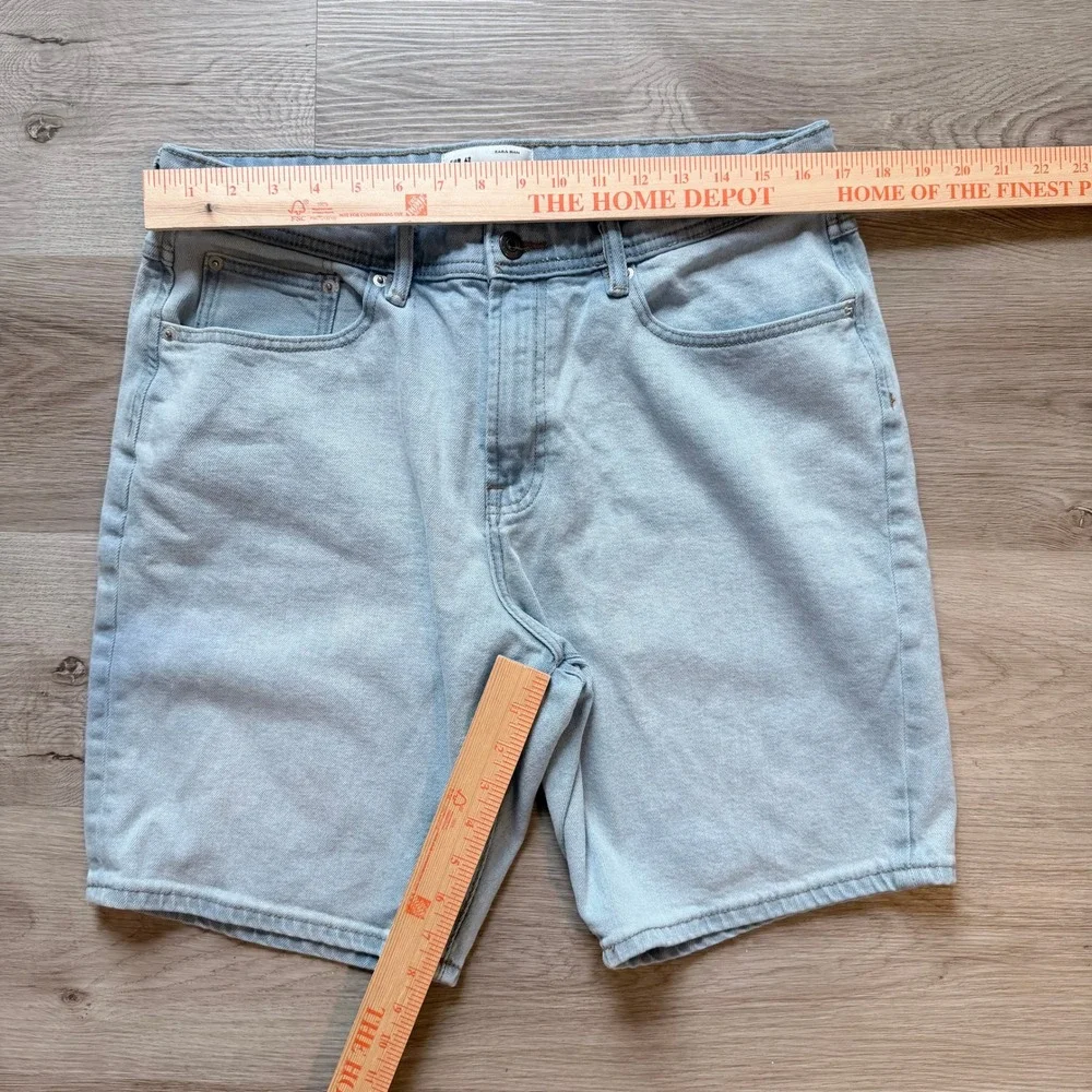 Zara Man Denim Shorts Light Wash Blue Relaxed Fit Casual Minimalist Size 32